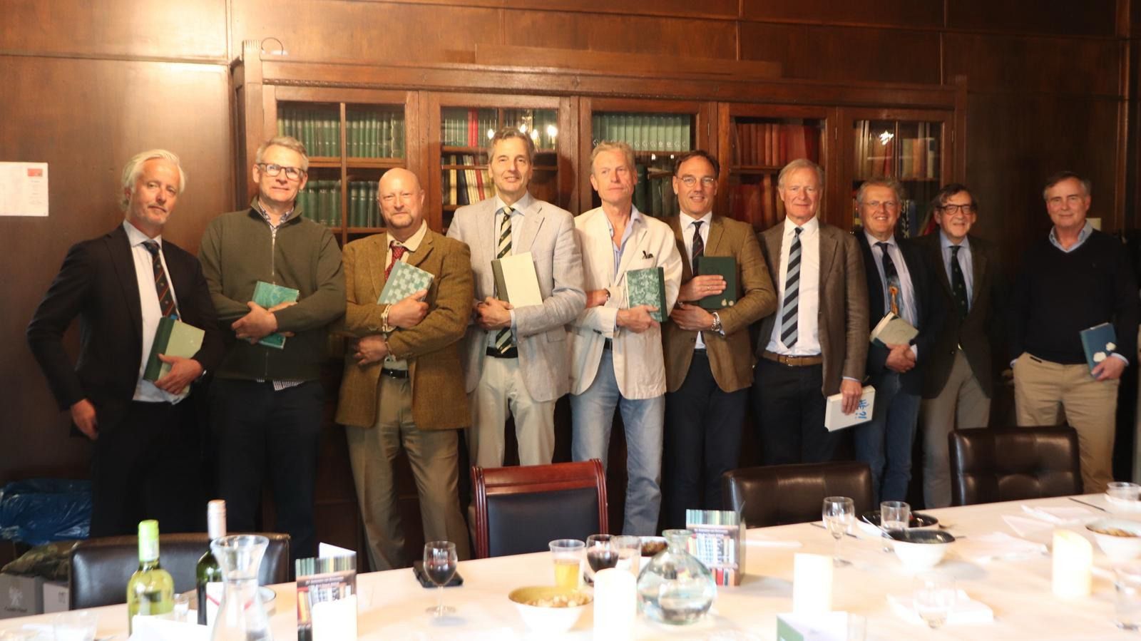 10 Saaie kloten bij elkaar