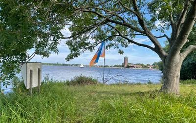 vlag bij het havenhoofd.jpeg